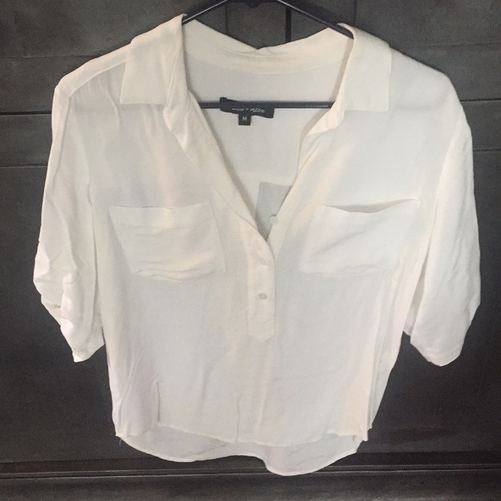 Alex and Alex White collared top 3 buttons